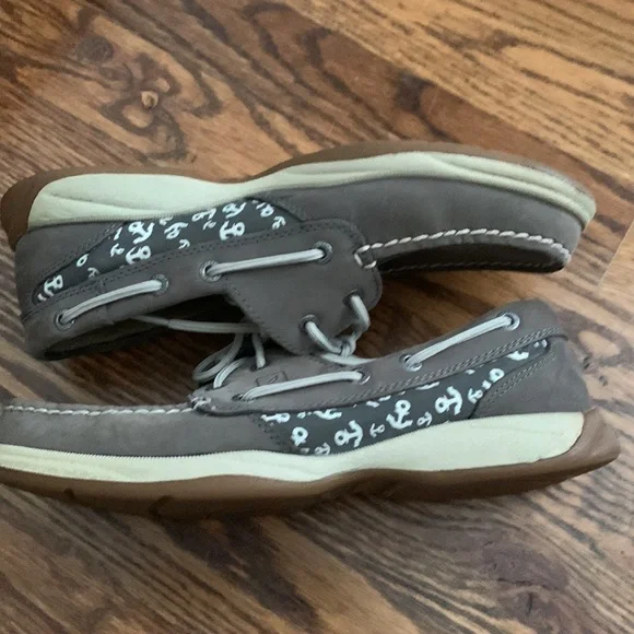 Sorry womens topsides - Picture 4 of 8